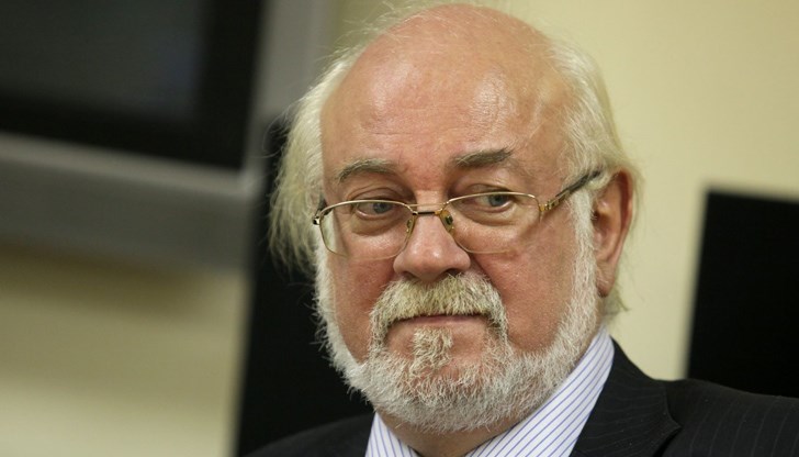 Над 95% от политиците са изпечени мошеници. Целта им е само пари и нищо друго не ги интересува