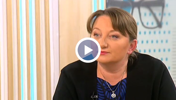 36 училища минават от следващата година на такъв, заяви Деница Сачева