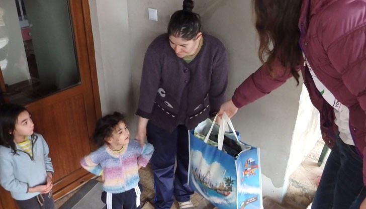 В дарителската кампания се включиха активно ученици от ОУ „Христо Ботев“