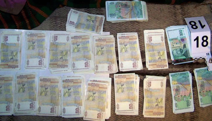 Работата по случая започнала след получен преди време сигнал за извършване на незаконни банкови сделки