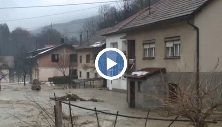 Внезапно покачване на температурите и проливни дъждове предизвикаха наводнения в някои части на Босна