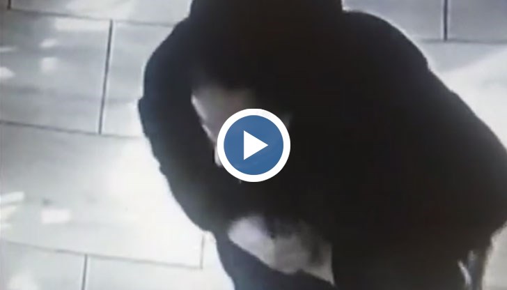 Сувенирна бутилка с алкохол е задигната от магазин в центъра на Русе