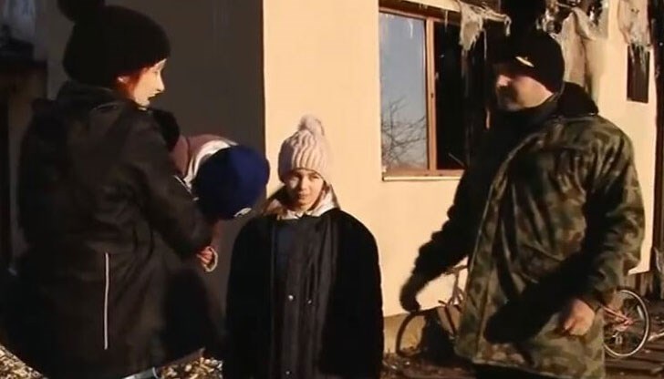 Младото семейство има две малки деца - дъщеря на 10 г., момиченце на 1,5 г. и очаква раждането на третото си дете през март тази година