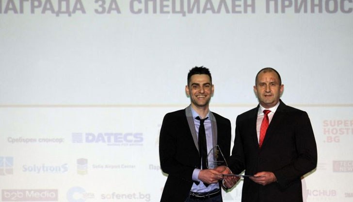Президентът Румен Радев връчи на основателя на образователната онлайн платформа "Уча.се" Дарин Маджаров наградата в категорията за специален принос