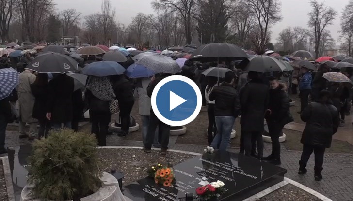 Хиляди чакат да започне погребението на Шабан Шаулич