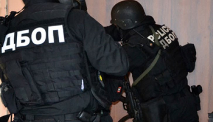 Всички участници в групата са българи, тарторът е афганистанец Всички участници в групата са българи, тарторът е афганистанец