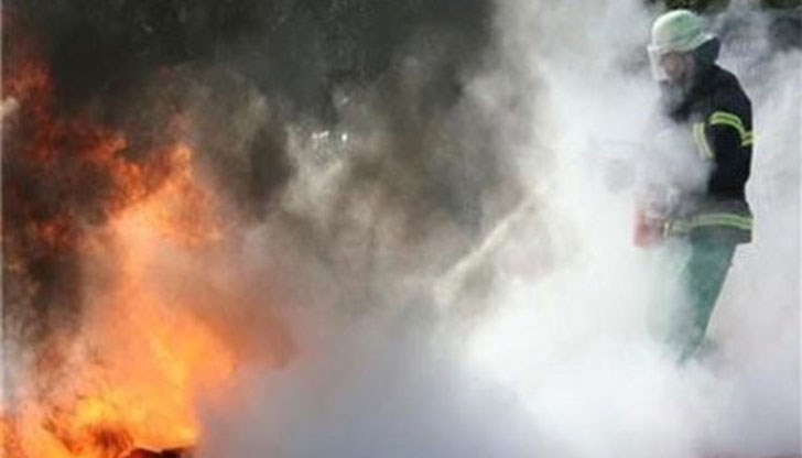 За кратко движението в участъка бе спряно, докато работят пожарникарите екипи За кратко движението в участъка бе спряно, докато работят пожарникарите екипи