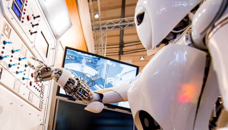 Професии, които смятаме, че са присъщи единствено и само на човека, също ще бъдат иззети от роботи