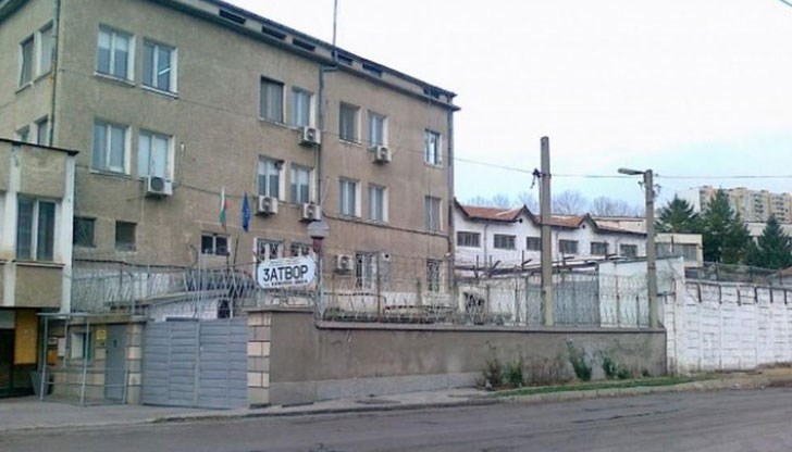 Иска обезщетение, защото не му дали книги от библиотеката Иска обезщетение, защото не му дали книги от библиотеката