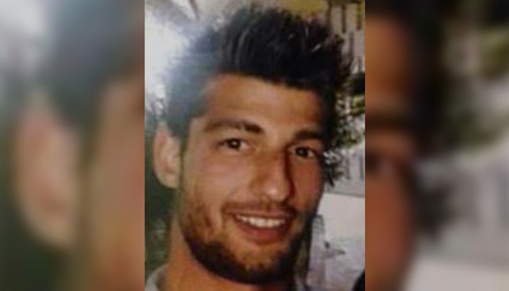 Трупът на 27-годишния българин е намерен на 70 метра от колата му