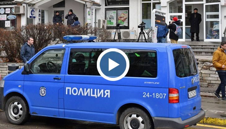 Маскираният нападател напръскал охранителя с лютив спрей и побегнал с парите пеша