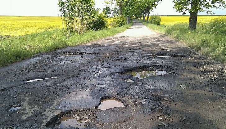 Пътна полиция: Шофьорът се е движел с несъобразена с релефа на пътя скорост Пътна полиция: Шофьорът се е движел с несъобразена с релефа на пътя скорост
