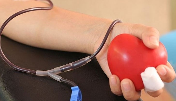 В момента лекарите се борят за живота на момчето след като е било ударено от лек автомобил В момента лекарите се борят за живота на момчето след като е било ударено от лек автомобил