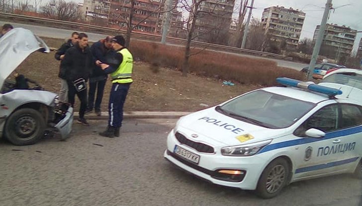 Удариха се два леки автомобила