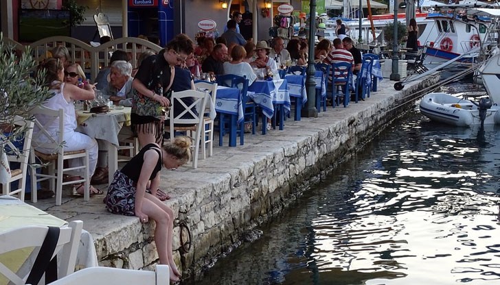 Гърция е страна, в която почти целогодишно пристигат много туристи от цял свят