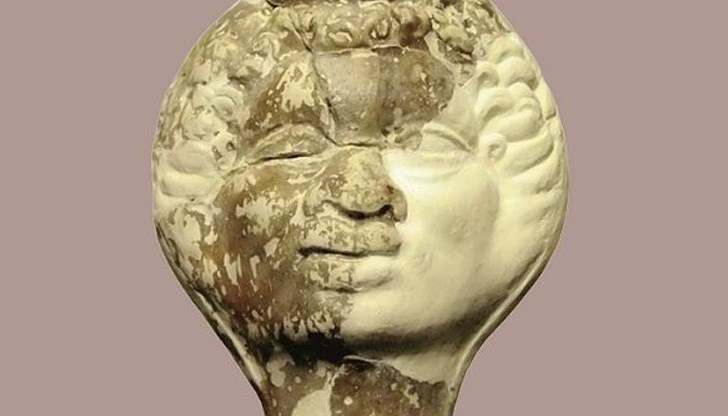 Ще можем да видим мъжка африканска глава върху керамична лампа