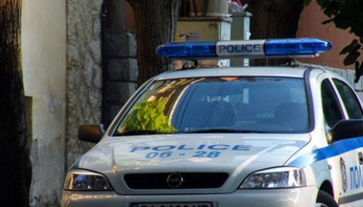 Две хлапета и мъж на 42 години ограбили 4 къщи Две хлапета и мъж на 42 години ограбили 4 къщи