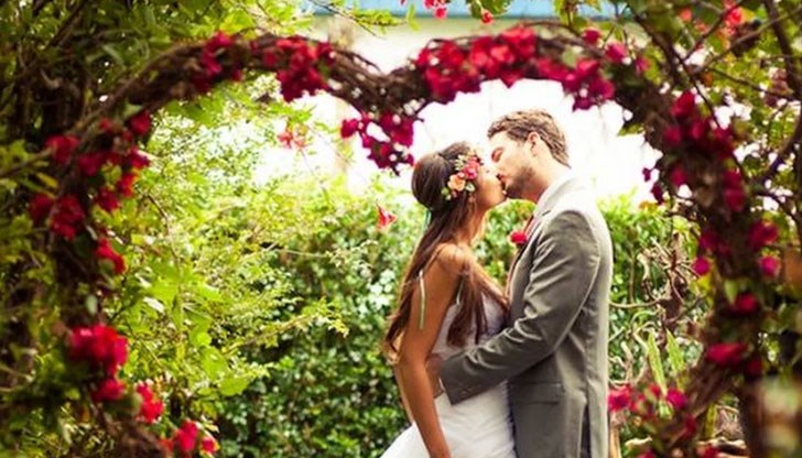 Фондация "Възстанови живот" обявява фотоконкурс, в който може да участват всички двойки, които се обичат Фондация "Възстанови живот" обявява фотоконкурс, в който може да участват всички двойки, които се обичат