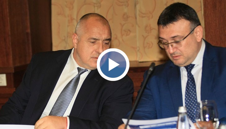 Тези, които не се съобразиха в цигарената сфера, са в арестите, в алкохолния бизнес – в арестите. Толкова успешно работят службите, похвали се премиерът