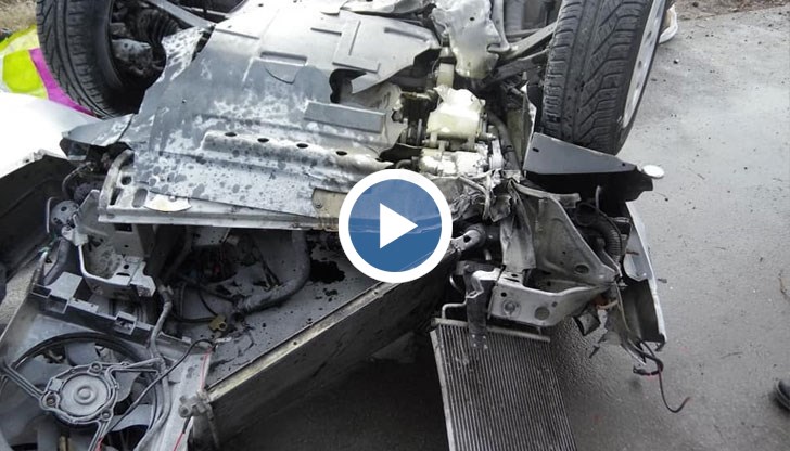 Кола се обърна по таван, водачът е откаран в ИСУЛ