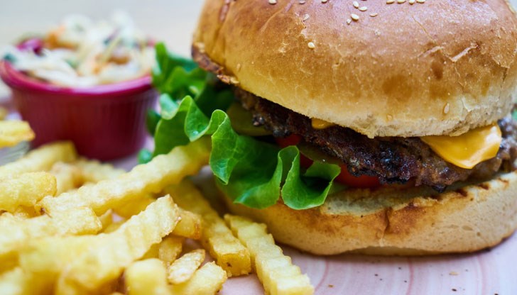 Когато бързото хранене започне често да замества здравословното, ефектът върху здравето е огромен Когато бързото хранене започне често да замества здравословното, ефектът върху здравето е огромен