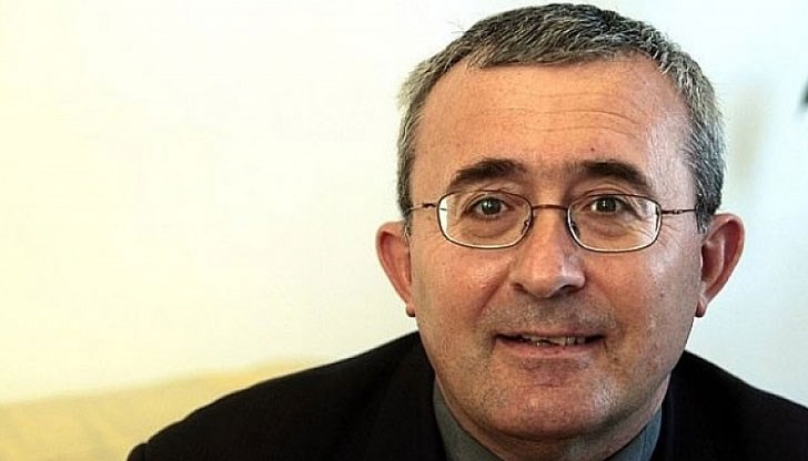 И като си го причиним в непосилна и нелечима доза, никой друг няма да дойде да ни свестява и освестява И като си го причиним в непосилна и нелечима доза, никой друг няма да дойде да ни свестява и освестява