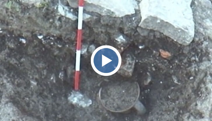 Находката е открита по време на разкопките на средновековна църква на хълма Трапезица