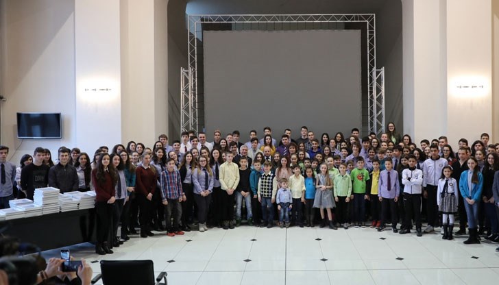 Учениците получиха парични награди и грамоти