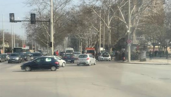 Тя е настанена в болница с диагноза - фрактура на дясна ръка Тя е настанена в болница с диагноза - фрактура на дясна ръка