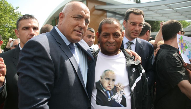 Повечето от текстовете са в разрез с всички конституционни права на гражданите