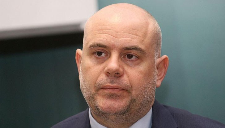 Подсъдимите по делото вероятно разчитат да се реши с някакви извънправни способи, като промяна на политическата обстановка