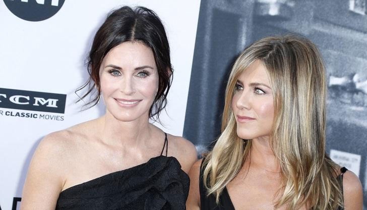 Самолетът с актрисите е кръжал 3 часа над Онтарио, заради авария