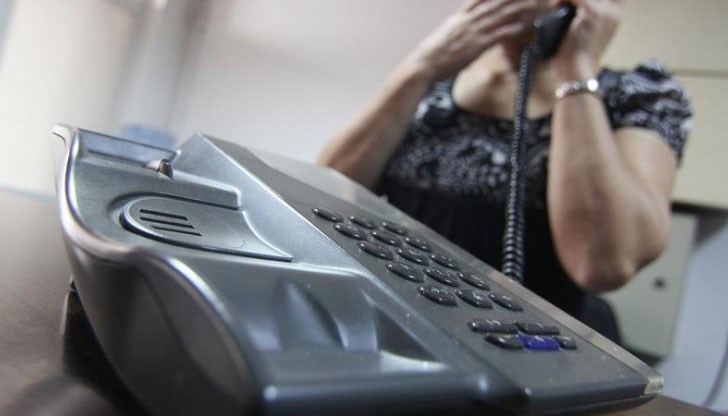 Тя получила телефонно обаждане от мъж, представящ се за полицай, и дала съгласие да участва в акция по залавяне на измамници Тя получила телефонно обаждане от мъж, представящ се за полицай, и дала съгласие да участва в акция по залавяне на измамници