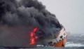 Кораб с 2000 коли се запали и потъна