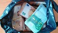 Мъж укри 290 000 евро в кухините на автобус по линията Сърбия - България
