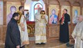 Епископ Тихон отслужи света литургия в храм „Всех Святих”