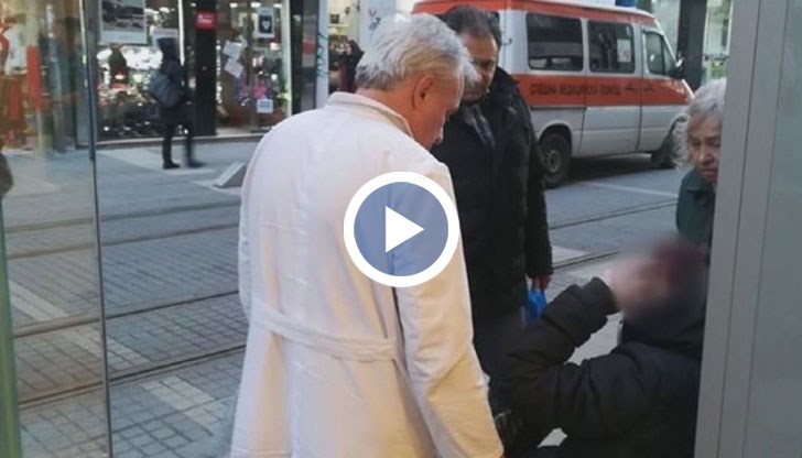 Целта на известните още като „перки от акули” гранитни блокове е да предпазват минувачите от трамваите