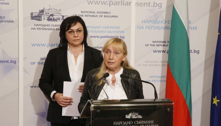 Корнелия Нинова и Елена Йончева внасят писмо в АПИ