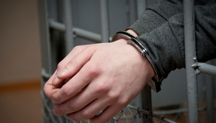 20-годишният Харислав се държал агресивно, но униформените бързо му щракнали белезниците 20-годишният Харислав се държал агресивно, но униформените бързо му щракнали белезниците