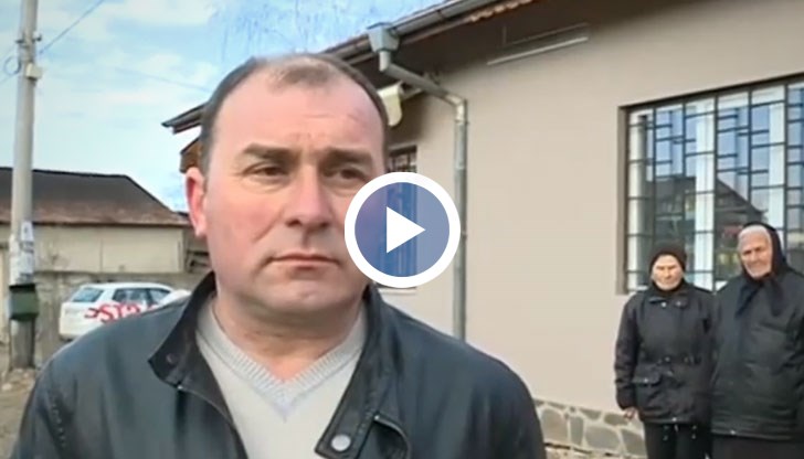 Партиен лидер краде павета и тротоарни плочки от улица, която се ремонтира