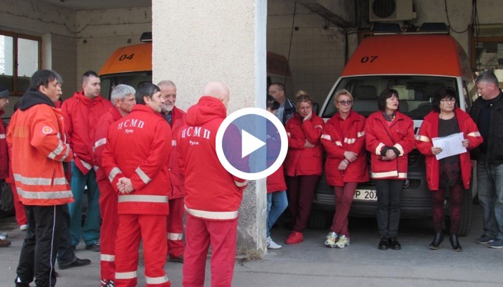 Част от спешните медици подкрепят д-р Дикова, а друга част застават зад д-р Маринова