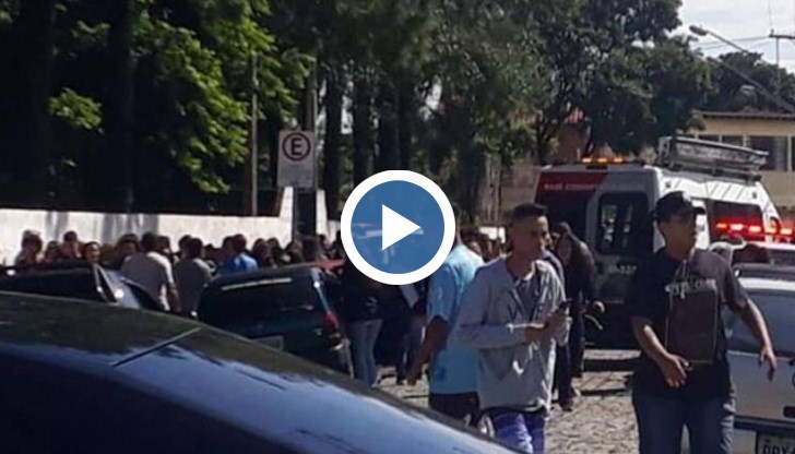 Неясен брой ученици са ранени и откарани в болницата