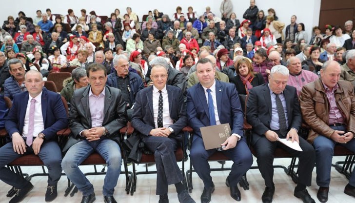 По време на събитието с едноминутно мълчание беше почетена паметта на бивши кметове и общински съветници, допринесли за развитието на общината