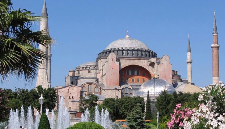 В продължение на близо 1000 години "Св. София" е била най-големият християнски храм в света