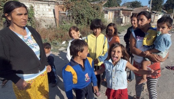 Образователната система е заставена да отчете тези негативни резултати в края на начален или основен етап на образование Образователната система е заставена да отчете тези негативни резултати в края на начален или основен етап на образование