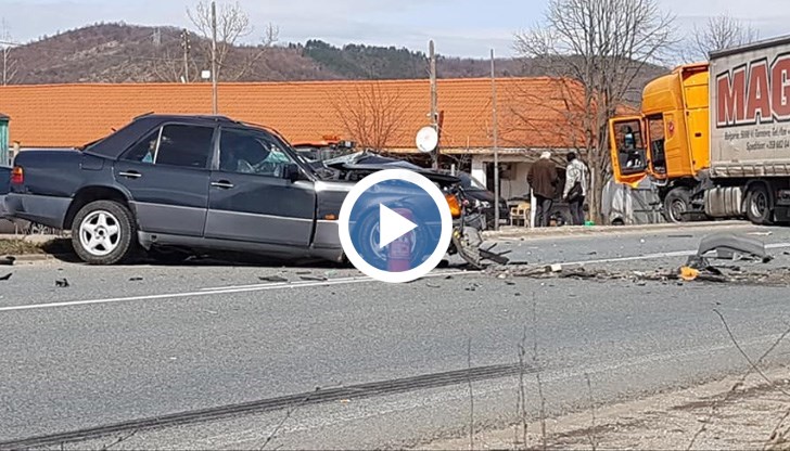 Единият от шофьорите е загинал