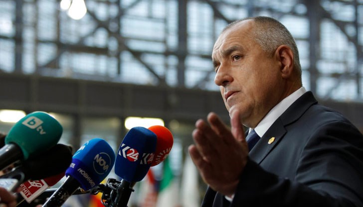 Даваме огромни пари в здравеопазването, само че шефовете на болниците си дават ДМС-та, правят си някакви такива неща, които не стигат до сестрите Даваме огромни пари в здравеопазването, само че шефовете на болниците си дават ДМС-та, правят си някакви такива неща, които не стигат до сестрите