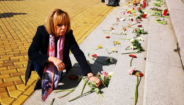 Не си затваряйте очите, не подминавайте насилието - утре може да застигне ваши майки, сестри, дъщери, приятели, се обърна към депутатите една от активистките Не си затваряйте очите, не подминавайте насилието - утре може да застигне ваши майки, сестри, дъщери, приятели, се обърна към депутатите една от активистките