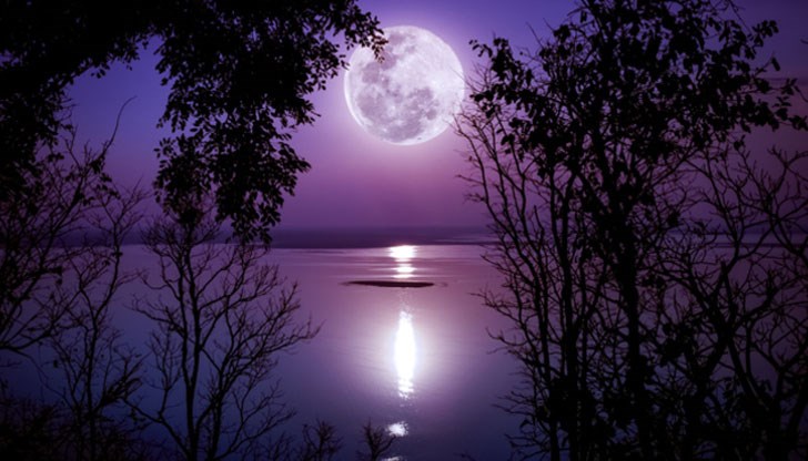 Вече видяхте супер кървавата вълча Луна, любувахте се на суперсинята кървава луна. А сега, време е за пълната… червеева суперлуна