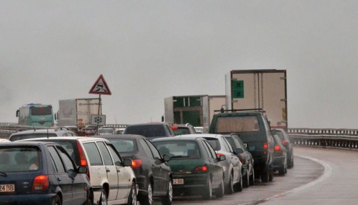 Трафикът по автомагистрала "Хемус" е интензивен